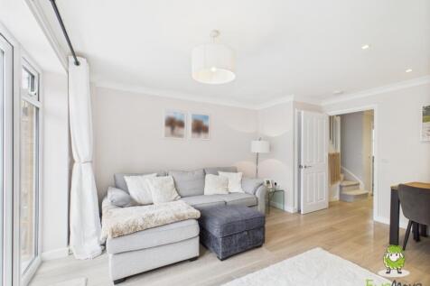 EweMove Estate Agents Basingstoke - Amport Road