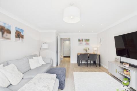 EweMove Estate Agents Basingstoke - Amport Road