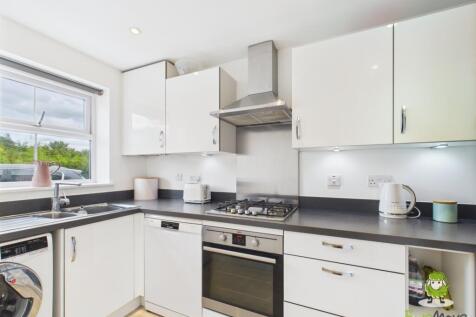 EweMove Estate Agents Basingstoke - Amport Road