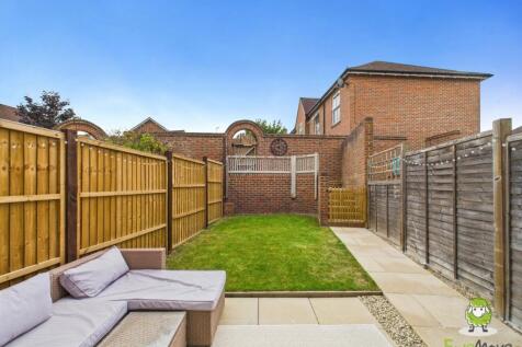EweMove Estate Agents Basingstoke - Amport Road