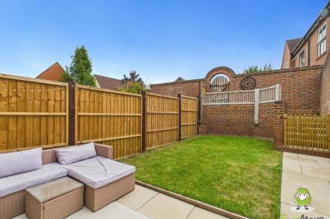 EweMove Estate Agents Basingstoke - Amport Road