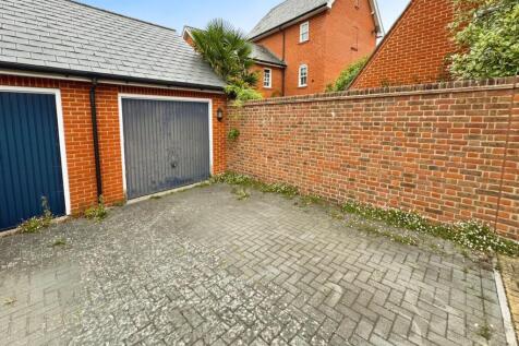 EweMove Estate Agents - 41 Amport Road