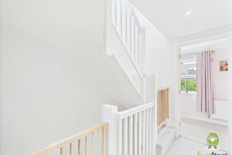 EweMove Estate Agents Basingstoke - Amport Road