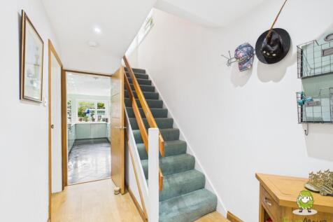 EweMove Estate Agents Basingstoke - Lavender Road 