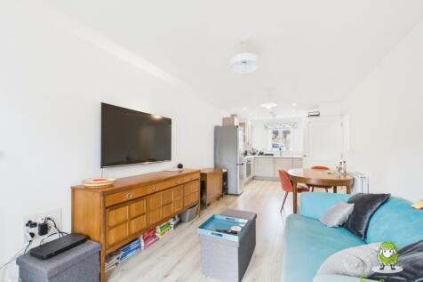 EweMove Estate Agents Basingstoke - Appain Way - L