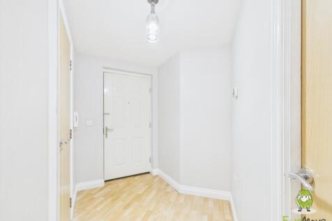EweMove Basingstoke Wiltshire Crescent Hallway