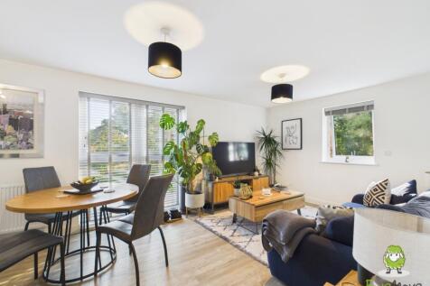 EweMove Estate Agents Basingstoke - Bramshott Hous