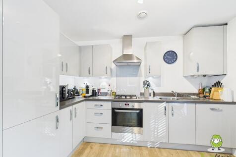 EweMove Estate Agents Basingstoke - Bramshott Hous