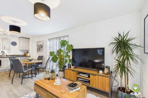 EweMove Estate Agents Basingstoke - Bramshott Hous