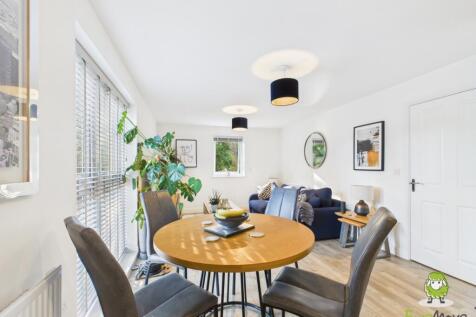 EweMove Estate Agents Basingstoke - Bramshott Hous