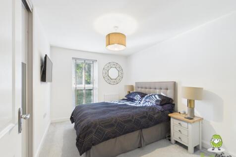 EweMove Estate Agents Basingstoke - Bramshott Hous