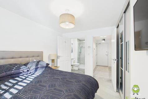 EweMove Estate Agents Basingstoke - Bramshott Hous
