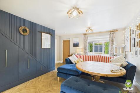 EweMove Estate Agents Basingstoke - 2 Cowslip Bank