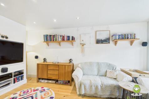 EweMove Estate Agents Basingstoke - 2 Cowslip Bank