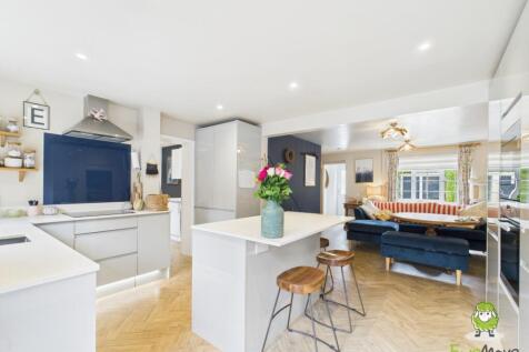 EweMove Estate Agents Basingstoke - 2 Cowslip Bank