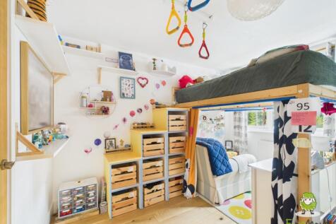 EweMove Estate Agents Basingstoke - 2 Cowslip Bank