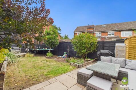 EweMove Estate Agents Basingstoke - 2 Cowslip Bank