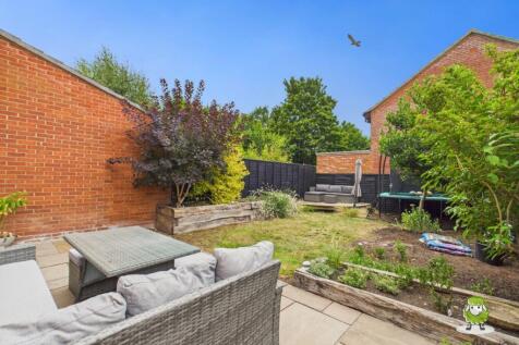 EweMove Estate Agents Basingstoke - 2 Cowslip Bank