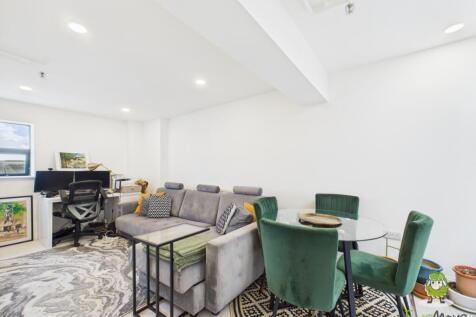 EweMove Basingstoke Estate Agents - Lilly Court - 