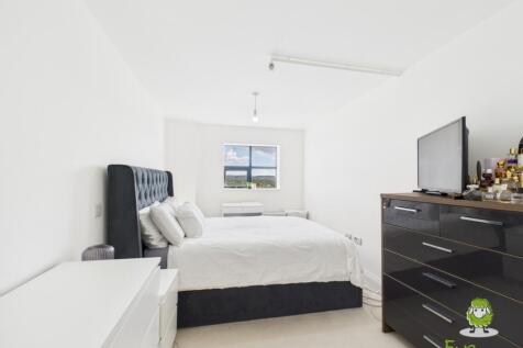 EweMove Basingstoke Estate Agents - Lilly Court - 