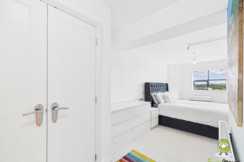 EweMove Basingstoke Estate Agents - Lilly Court - 