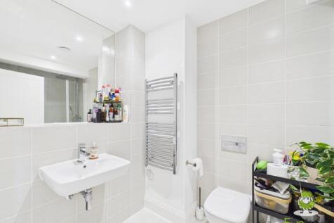 EweMove Basingstoke Estate Agents - Lilly Court - 