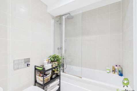 EweMove Basingstoke Estate Agents - Lilly Court - 