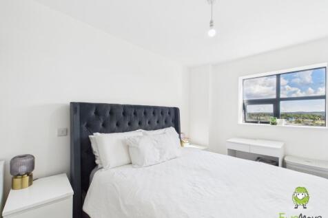 EweMove Basingstoke Estate Agents - Lilly Court - 