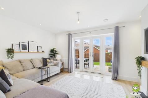 EweMove Estate Agents Basingstoke - Appian Way 
