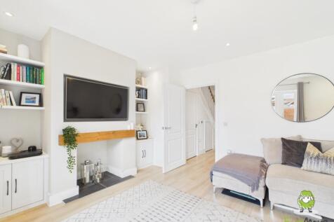EweMove Estate Agents Basingstoke - Appian Way 