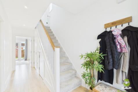 EweMove Estate Agents Basingstoke - Appian Way 