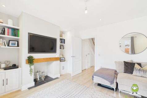 EweMove Estate Agents Basingstoke - Appian Way 