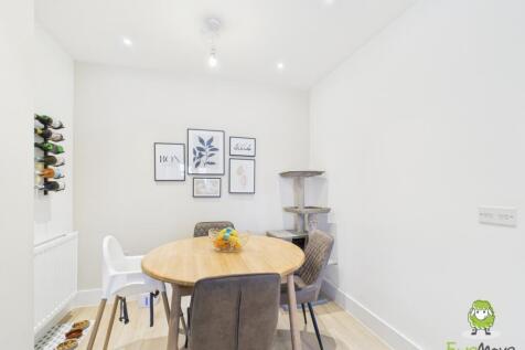EweMove Estate Agents Basingstoke - Appian Way 