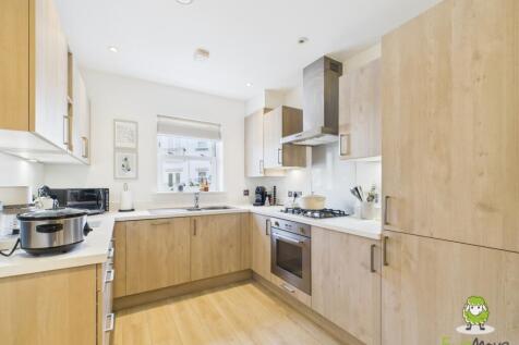 EweMove Estate Agents Basingstoke - Appian Way 