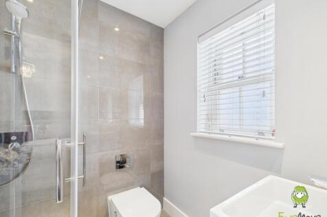 EweMove Estate Agents Basingstoke - Appian Way 
