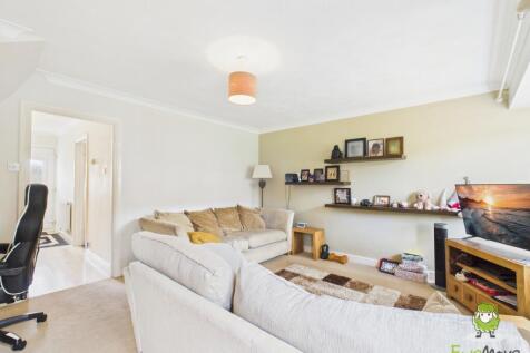 EweMove Estate Agents Basingstoke - Kimber Close -