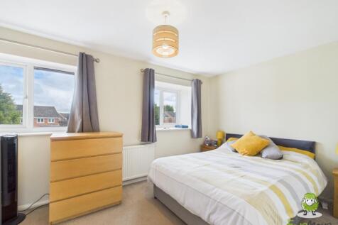 EweMove Estate Agents Basingstoke - Kimber Close -