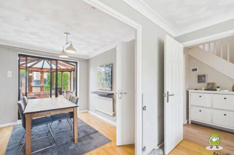 EweMove Estate Agents Basingstoke - Bramley Green 