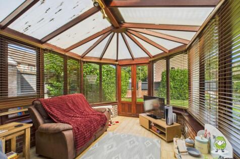 EweMove Estate Agents Basingstoke - Bramley Green 