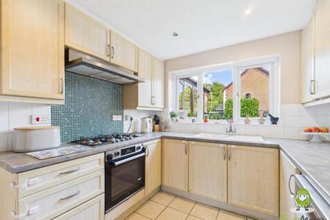EweMove Estate Agents Basingstoke - Bramley Green 