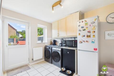 EweMove Estate Agents Basingstoke - Bramley Green 