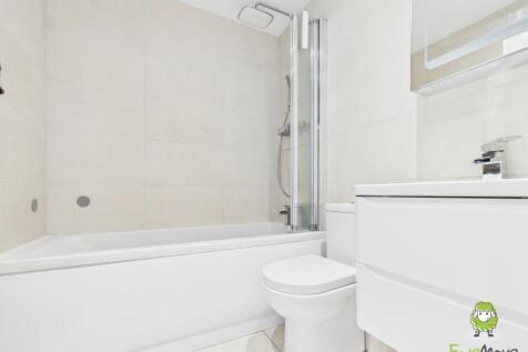 EweMove Estate Agents Basingstoke - Bramley Green 