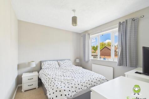 EweMove Estate Agents Basingstoke - Bramley Green 