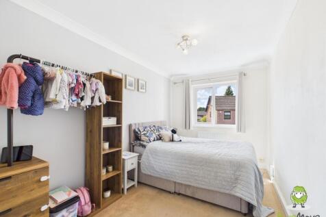EweMove Estate Agents Basingstoke - Bramley Green 