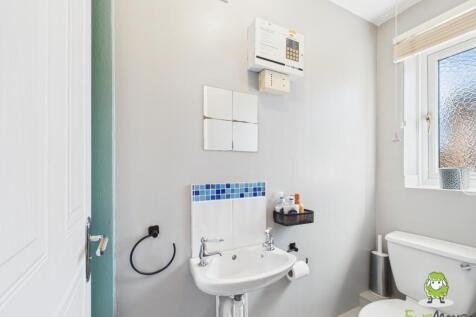 EweMove Estate Agents Basingstoke - Bramley Green 