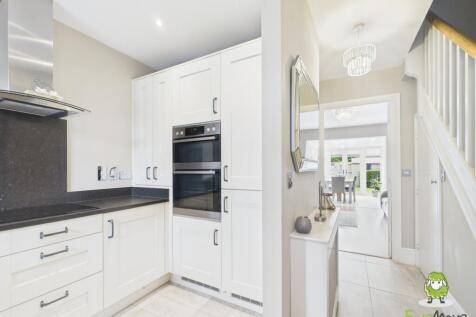EweMove Estate Agents Basingstoke - Warham Road - 