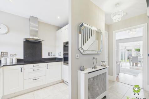 EweMove Estate Agents Basingstoke - Warham Road - 