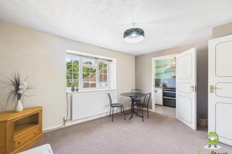 EweMove Estate Agents Basingstoke - LONGACRE RISE 