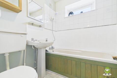 EweMove Estate Agents Basingstoke - LONGACRE RISE 
