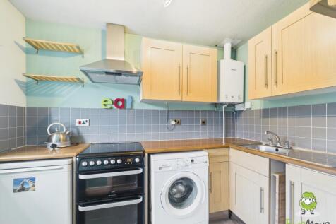 EweMove Estate Agents Basingstoke - LONGACRE RISE 